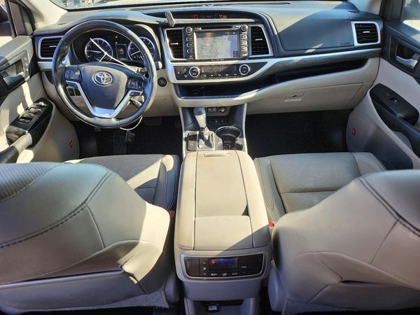 2017 TOYOTA HIGHLANDER