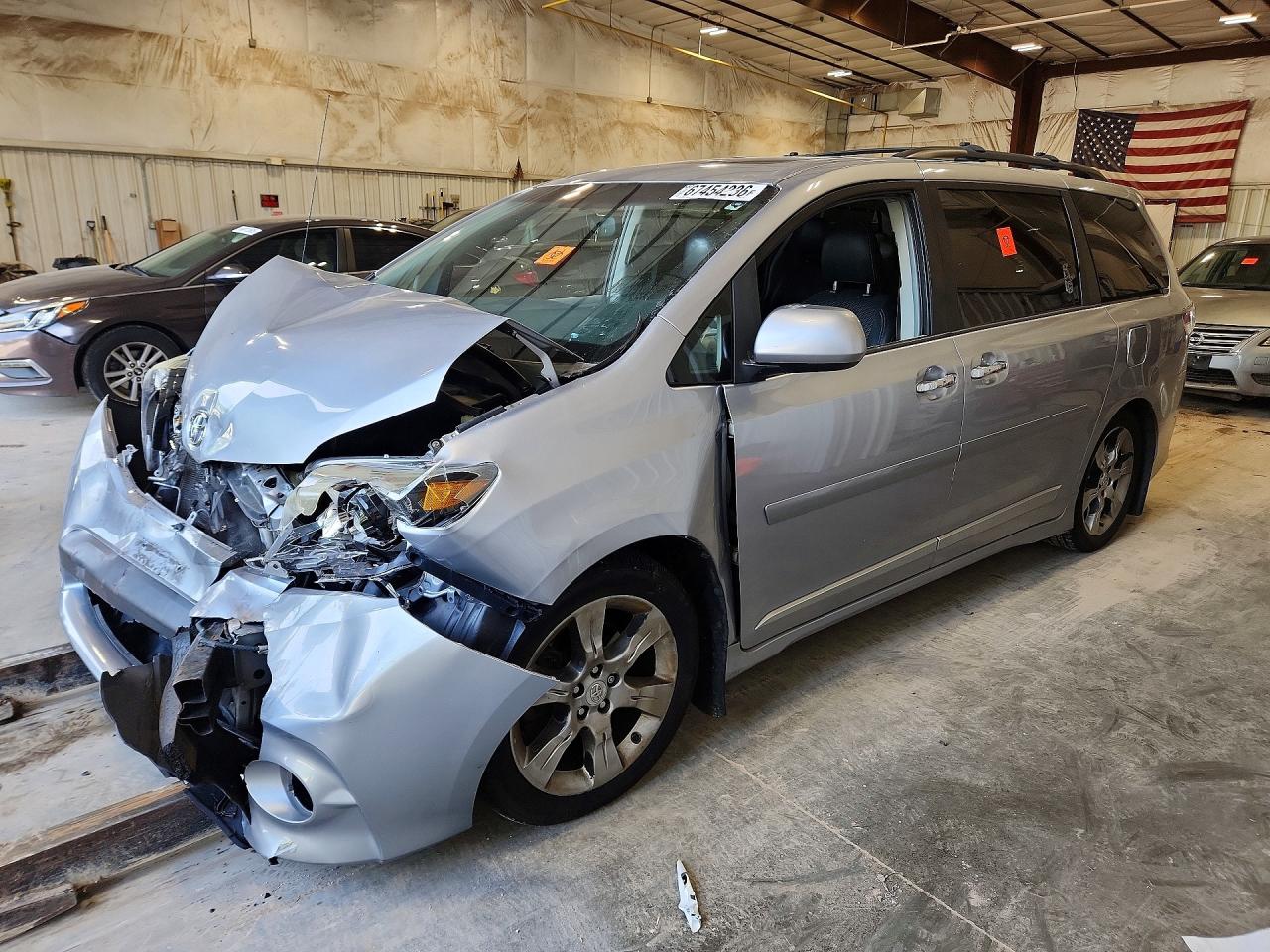 2013 TOYOTA SIENNA