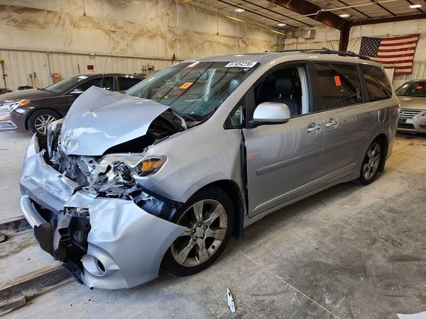 2013 TOYOTA SIENNA