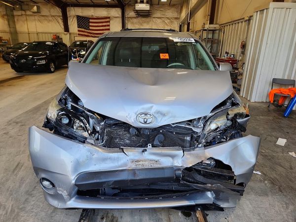 2013 TOYOTA SIENNA