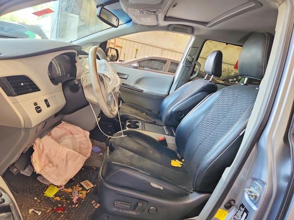 2013 TOYOTA SIENNA