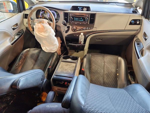 2013 TOYOTA SIENNA