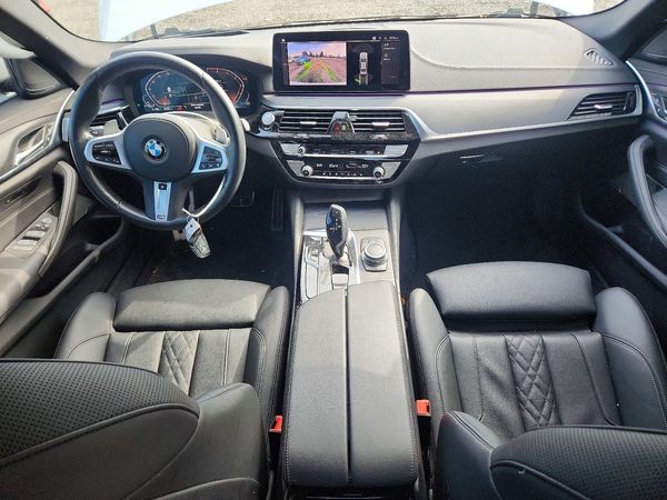 2022 BMW 530