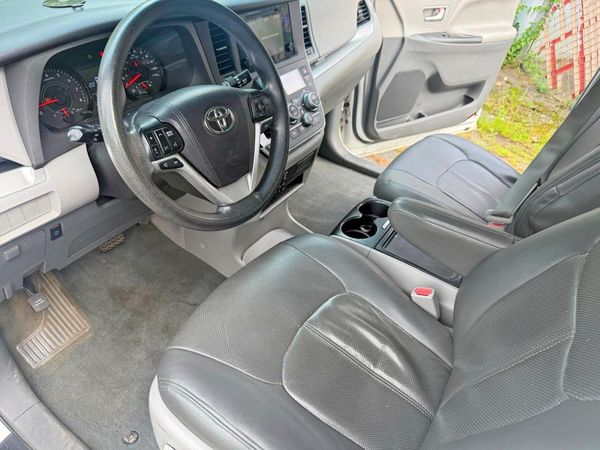 2015 TOYOTA SIENNA