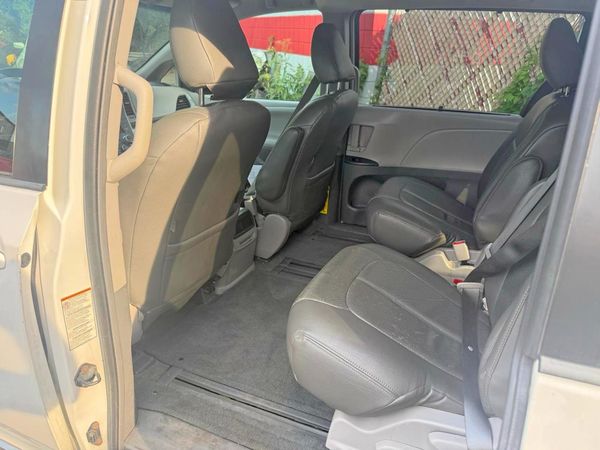 2015 TOYOTA SIENNA