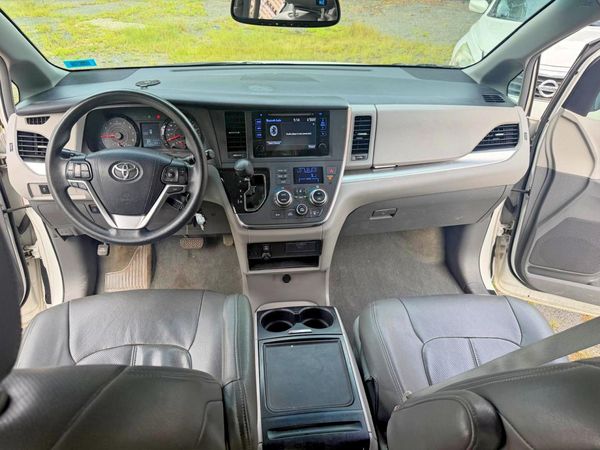 2015 TOYOTA SIENNA