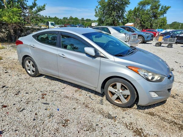 2013 HYUNDAI ELANTRA