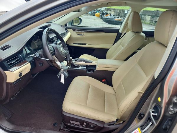 2017 LEXUS ES