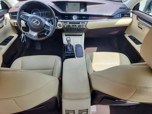 2017 LEXUS ES