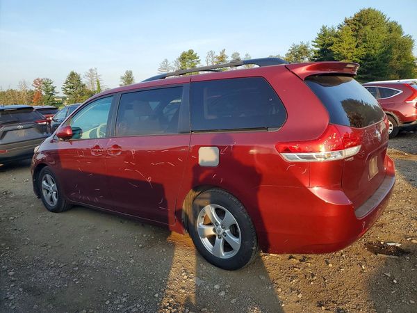 2012 TOYOTA SIENNA