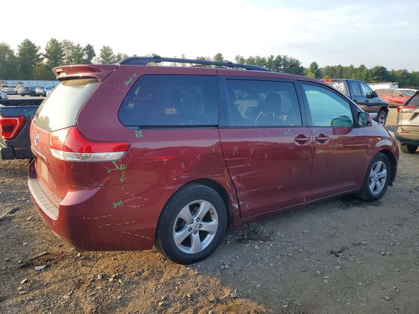 2012 TOYOTA SIENNA