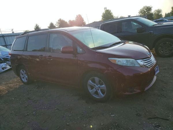 2012 TOYOTA SIENNA