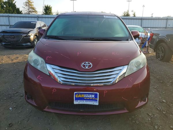 2012 TOYOTA SIENNA