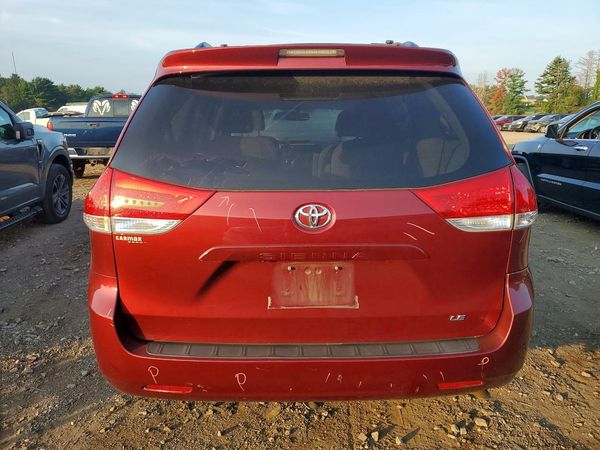 2012 TOYOTA SIENNA