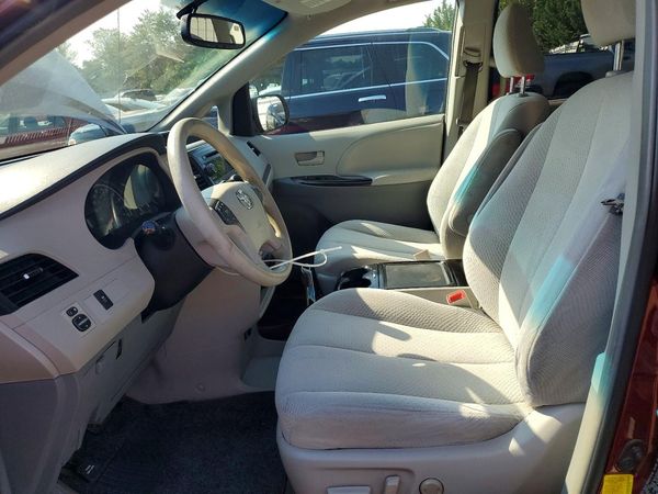 2012 TOYOTA SIENNA