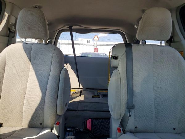 2012 TOYOTA SIENNA