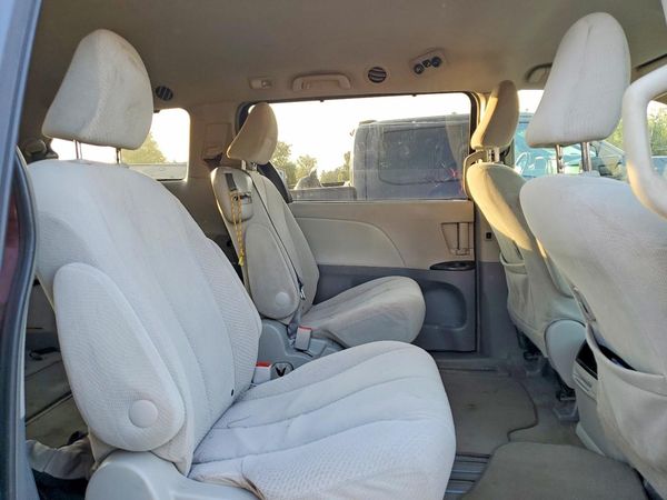 2012 TOYOTA SIENNA