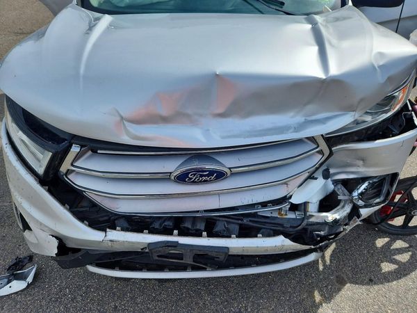 2018 FORD EDGE Titanium — Engine bay