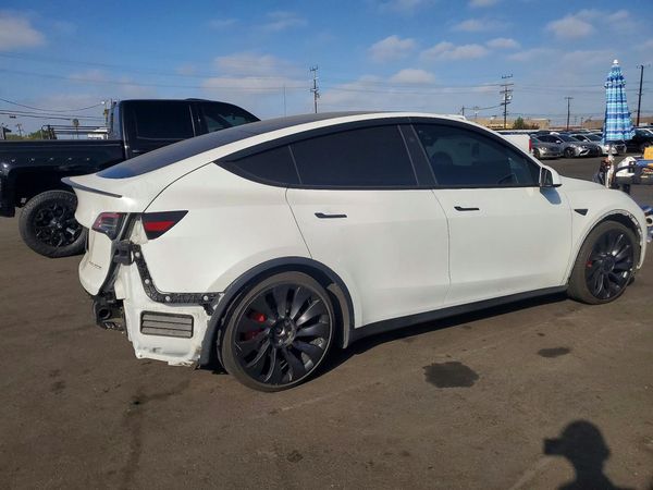 2025 TESLA MODEL Y