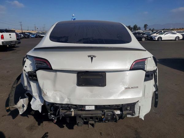 2025 TESLA MODEL Y