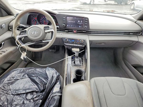 2022 HYUNDAI ELANTRA SEL