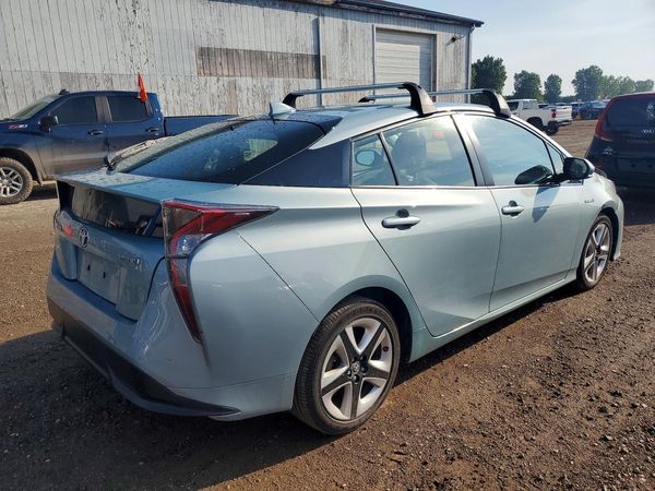 2016 TOYOTA PRIUS