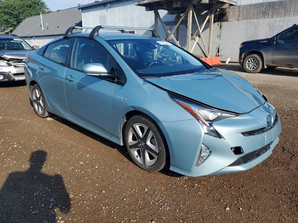 2016 TOYOTA PRIUS