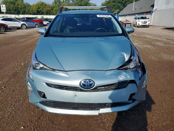 2016 TOYOTA PRIUS