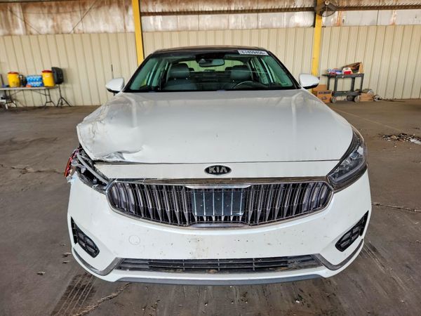 2019 KIA CADENZA
