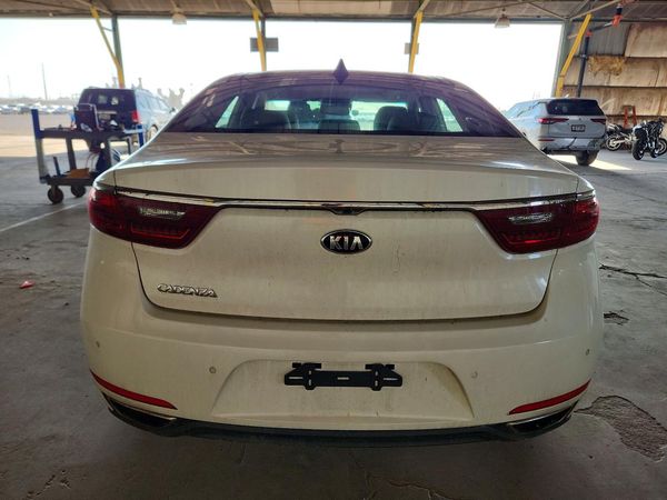 2019 KIA CADENZA