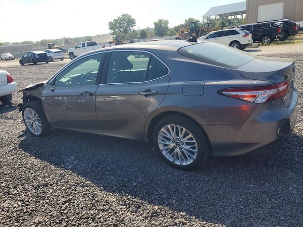 2018 TOYOTA CAMRY