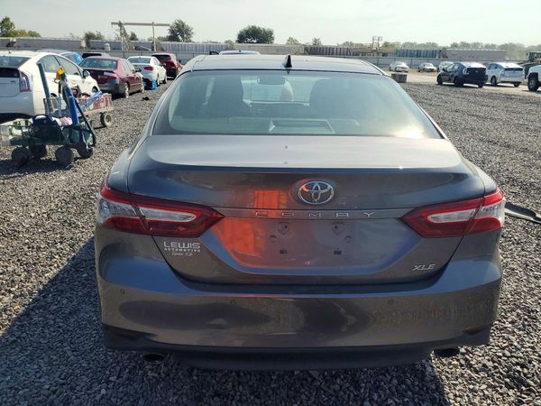 2018 TOYOTA CAMRY