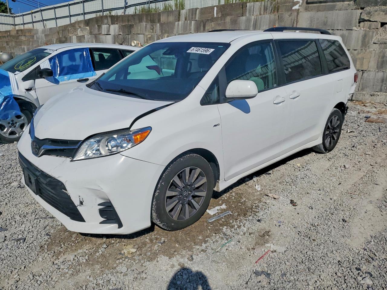2018 TOYOTA SIENNA LE