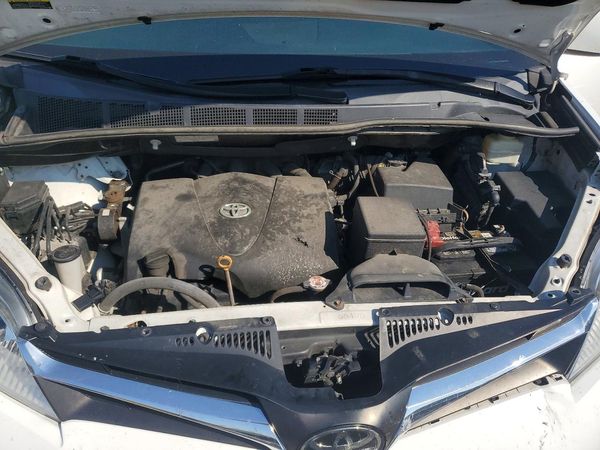2018 TOYOTA SIENNA LE