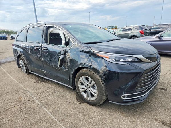 2022 TOYOTA SIENNA Platinum — Passenger 3/4