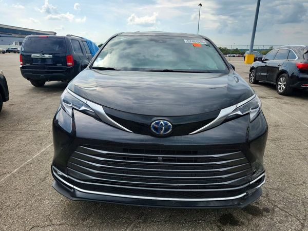 2022 TOYOTA SIENNA Platinum — DIRF