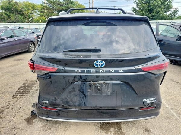 2022 TOYOTA SIENNA Platinum — DIRR