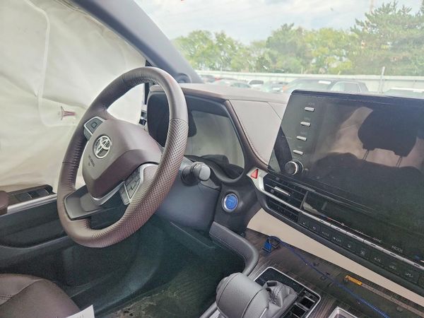 2022 TOYOTA SIENNA Platinum — ODOM