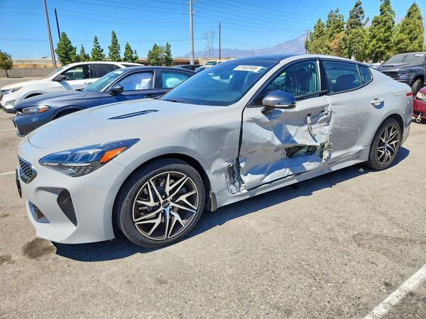 2022 KIA STINGER