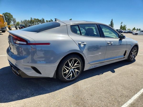 2022 KIA STINGER GT-Line