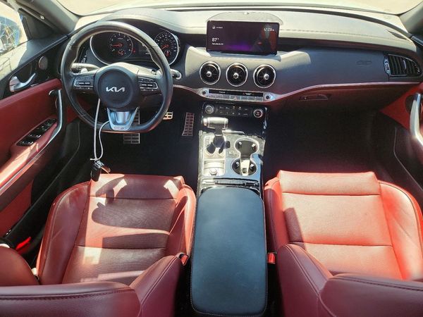 2022 KIA STINGER GT-Line