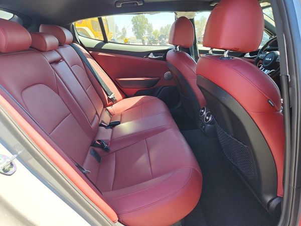 2022 KIA STINGER GT-Line