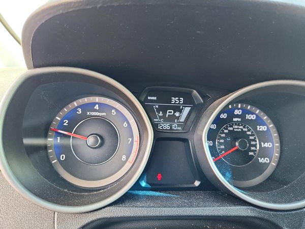 2015 HYUNDAI ELANTRA GLS(Middle)