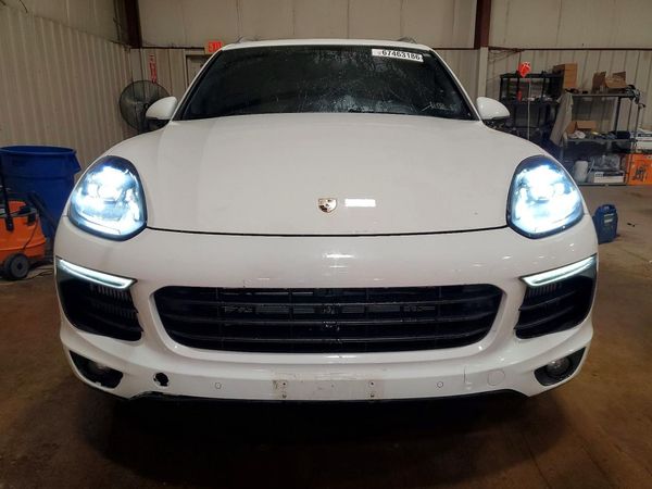 2017 PORSCHE CAYENNE
