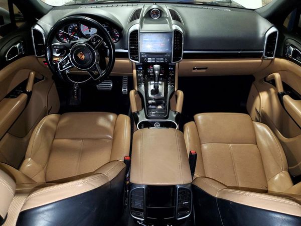 2017 PORSCHE CAYENNE