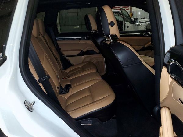 2017 PORSCHE CAYENNE