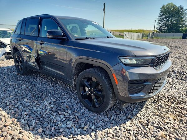 2023 JEEP GRAND CHEROKEE Laredo, Altitude