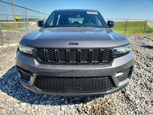 2023 JEEP GRAND CHEROKEE Laredo, Altitude