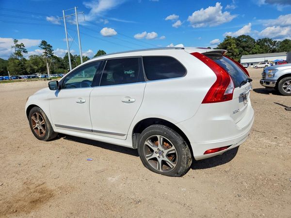 2015 VOLVO XC60 Premier+ (non R design)