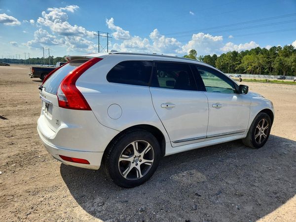 2015 VOLVO XC60 Premier+ (non R design)
